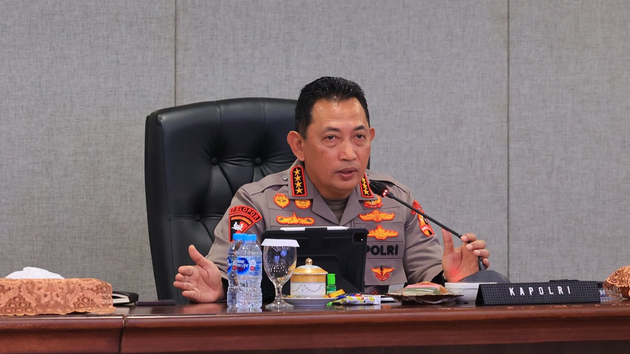 Kapolri Jenderal Listyo Sigit Prabowo merespons cepat berbagai arahan Presiden Prabowo Subianto dalam rangka mendukung Asta Cita, baik soal program hingga kebijakan pemerintah lainnya. (Nanda Perdana).