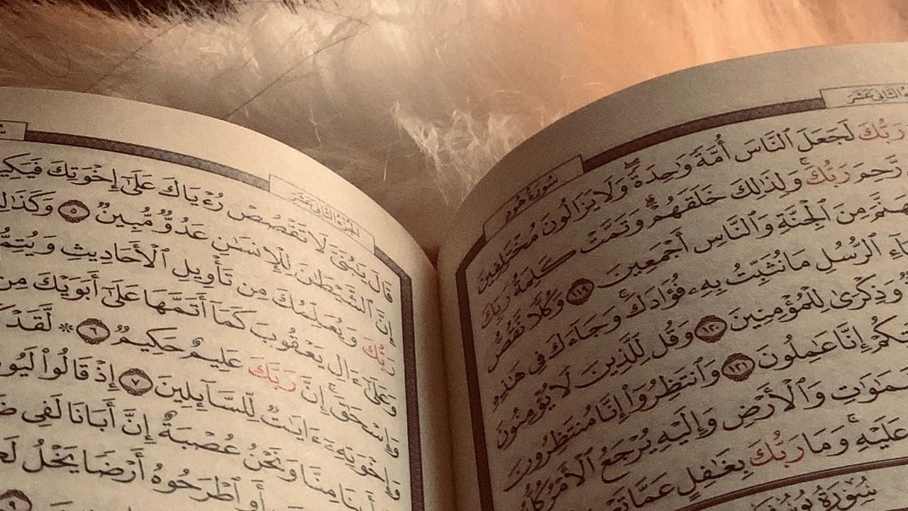 Manfaat mengaji Al-Quran saat hamil.