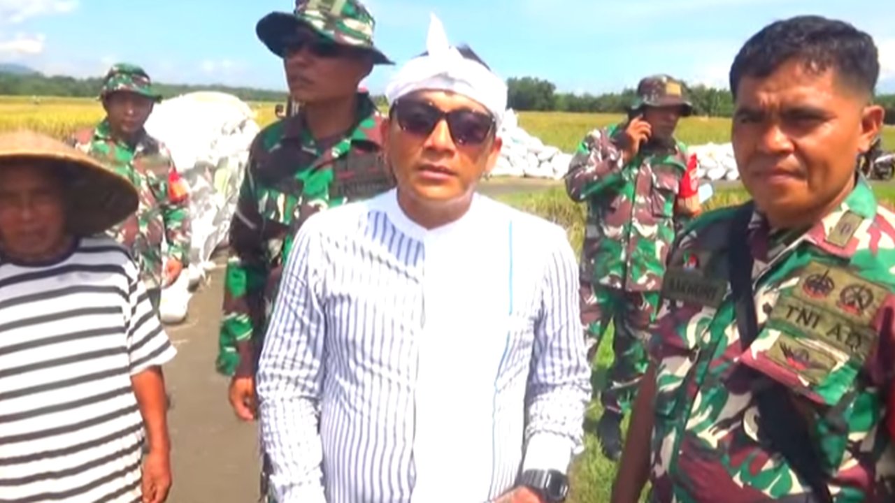 Hoho Alkaf Kades Bertato Terjun Langgung Turun Ke Sawah