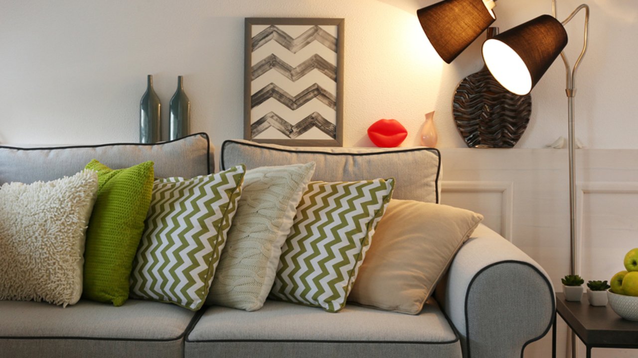 interior rumah, ruang makan, ruang tamu, sofa, minimalis