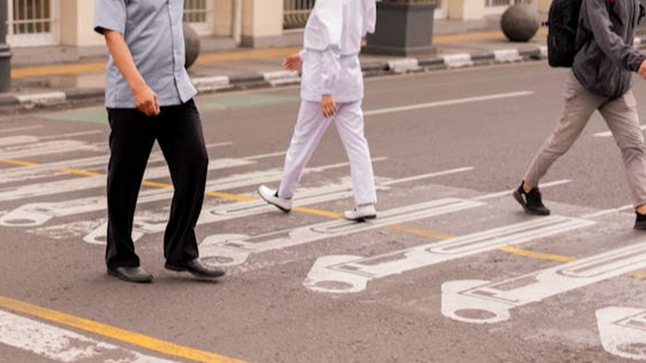 Lebih Efektif dari Jalan Biasa, Ini Rutinitas Jalan Kaki Pembakar Lemak