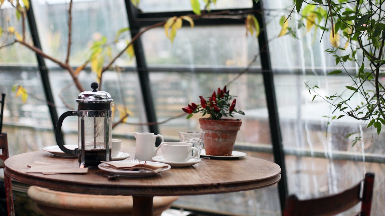 Ilustrasi kafe. (dok. Unsplash.com/Kris Atomic)