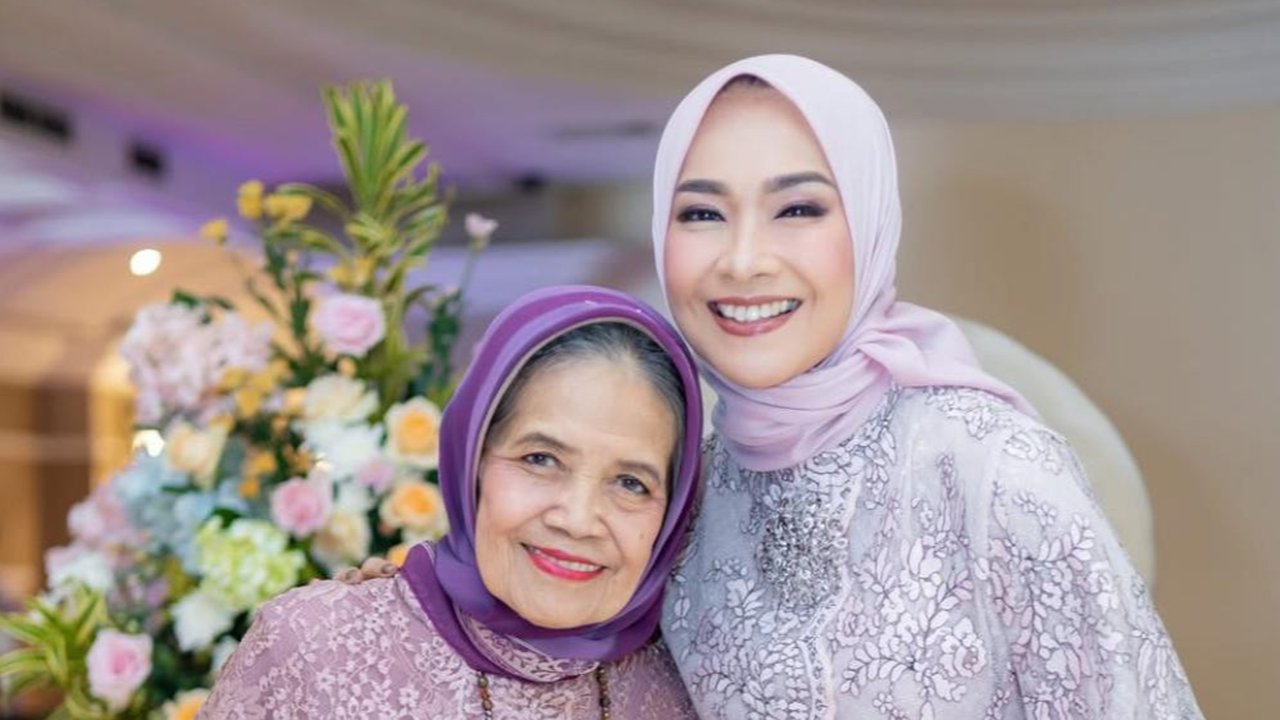 4 Potret Kenangan Terindah Alya Rohali Bersama Sang Ibu yang Kini Telah Tiada