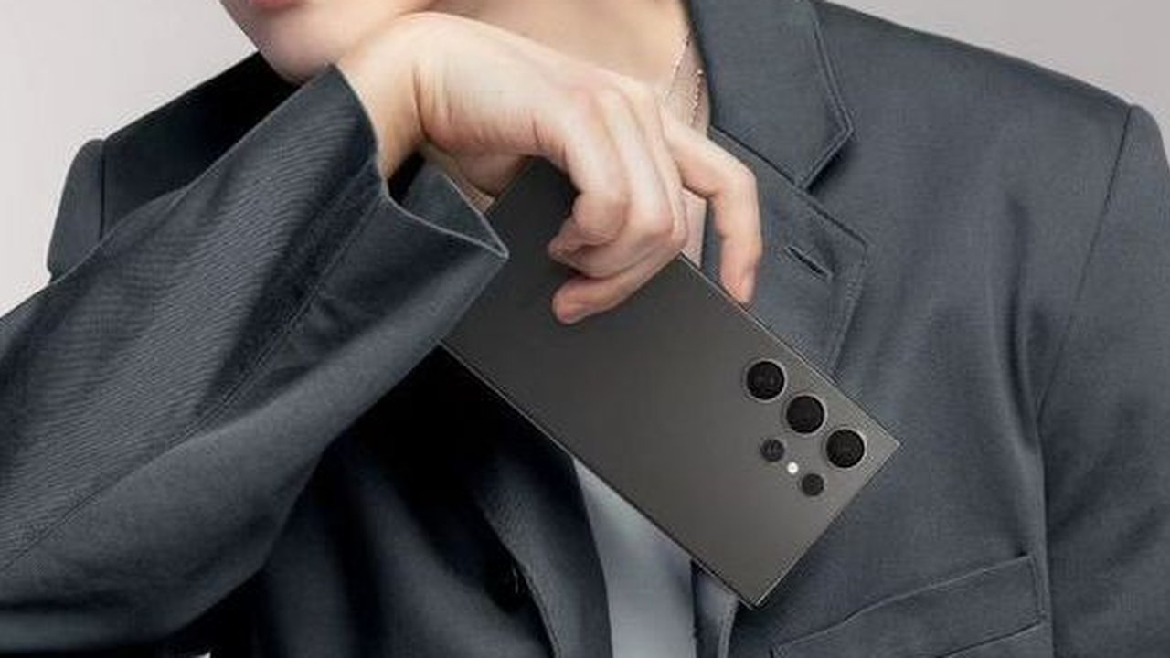 Samsung Galaxy S24 Ultra yang dirilis dengan layar lebih datar dan bodinya terbuat sepenuhnya dari titanium (Liputan6.com/ Agustin Setyo Wardani)