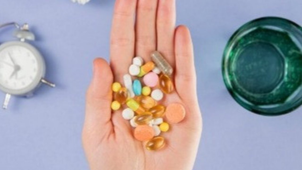 Ilustrasi obat-obatan medis (Sumber: freepik.com)