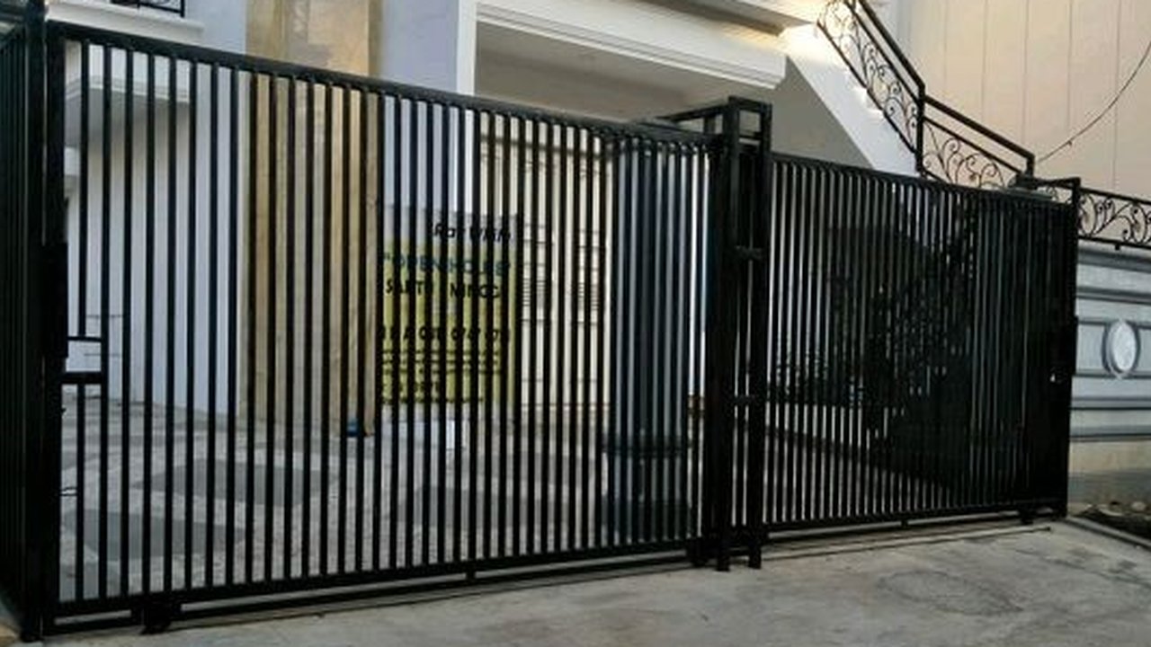 Ide Desain Pagar Rumah Berbahan Besi Hollow