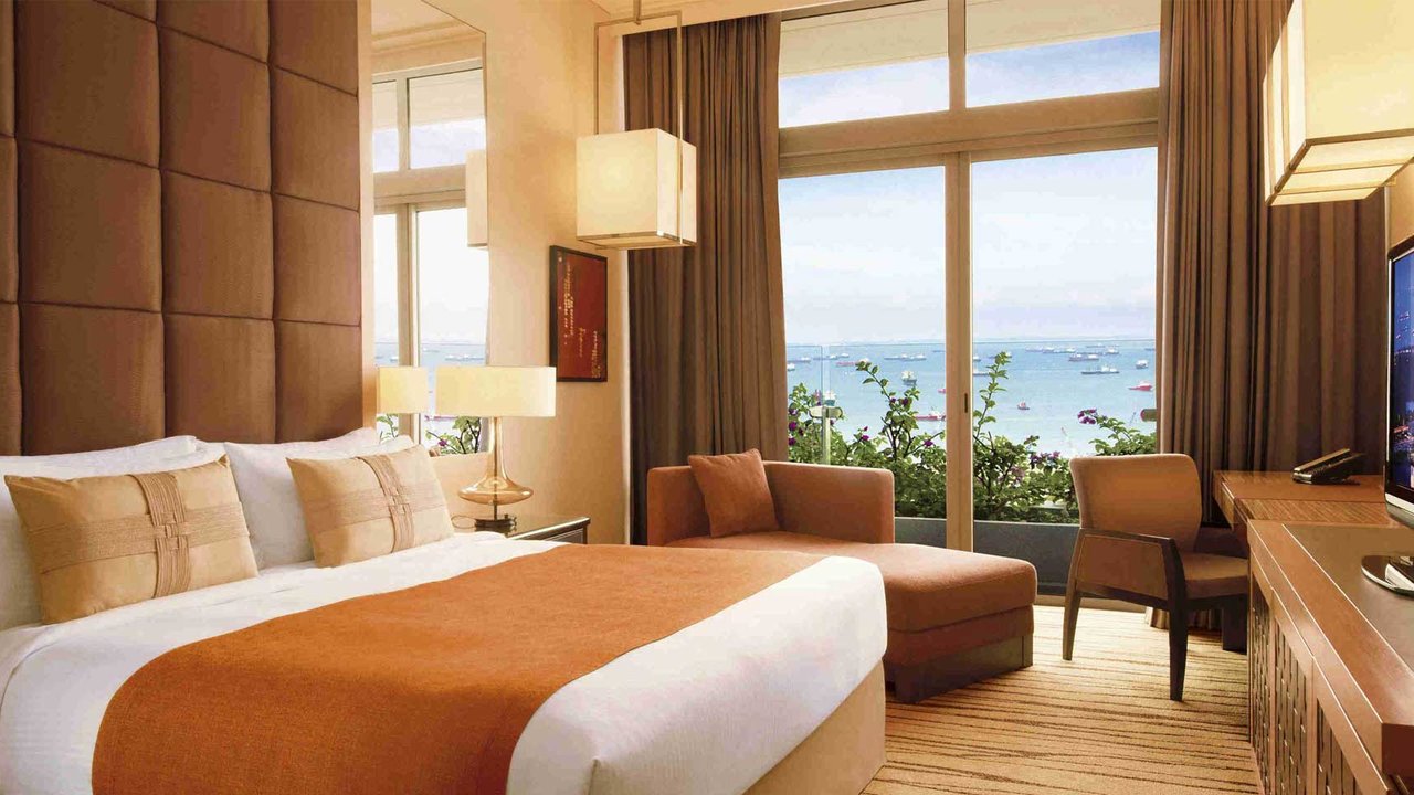 Tidur di kamar hotel kadang membuat Anda lebih nyenyak dibandingkan di kamar sendiri. Padahal, kamar Anda pun bisa disulap senyaman hotel.