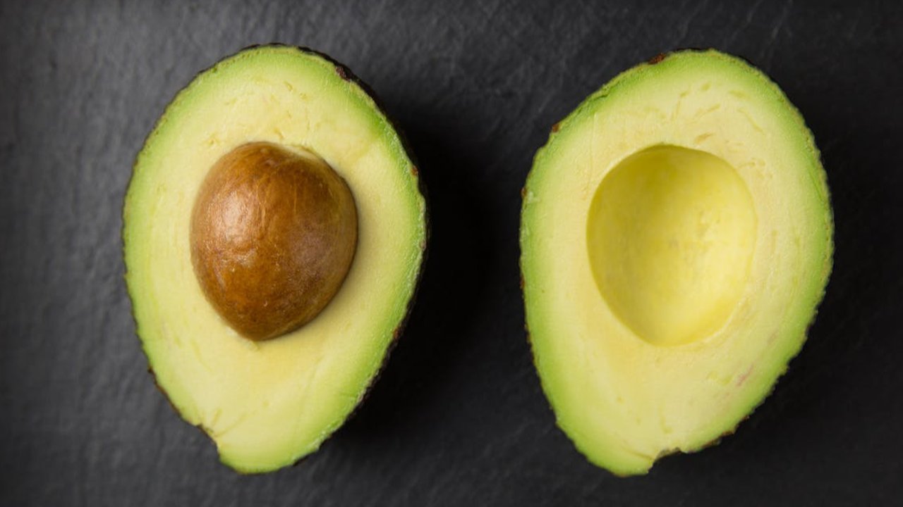 Ilustrasi Buah Alpukat