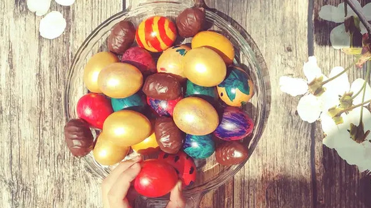 Ilustrasi telur Paskah (Photo by Karolina Bobek  on Unsplash)