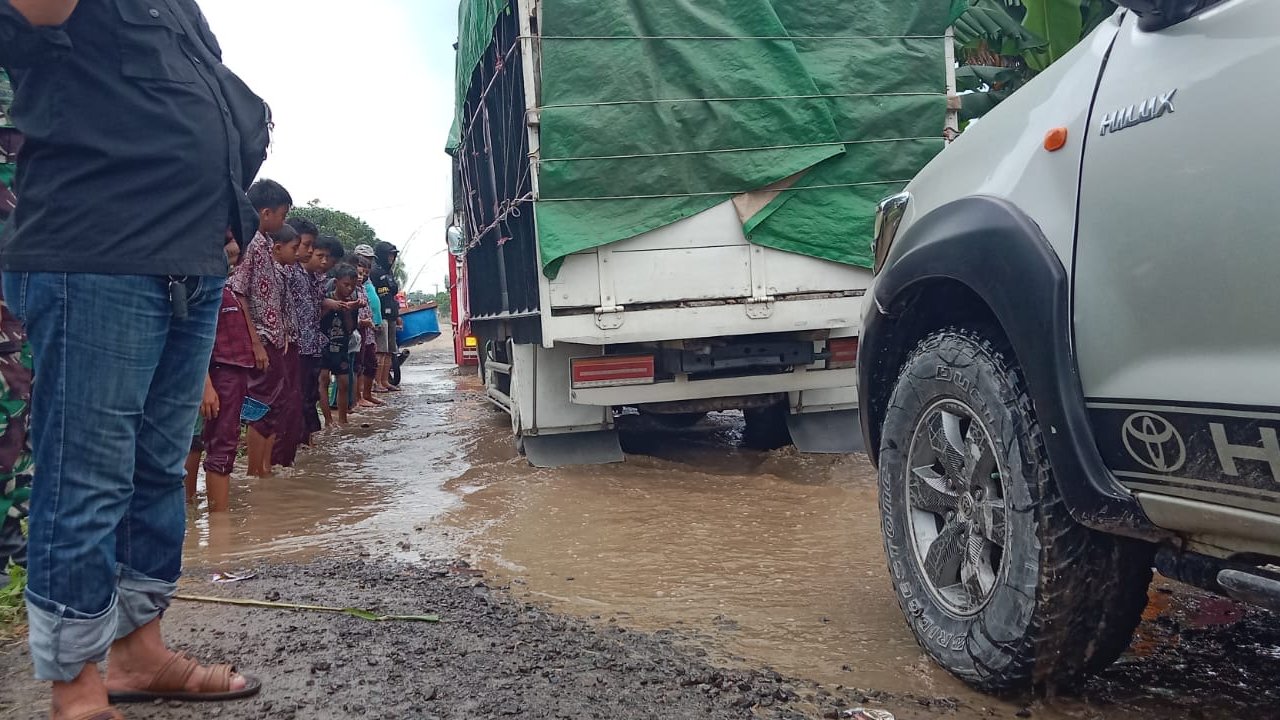 Usai Demo Warga Sebar Lele di Jalan Rusak, Pemda Langsung Gelontorkan Rp50 M