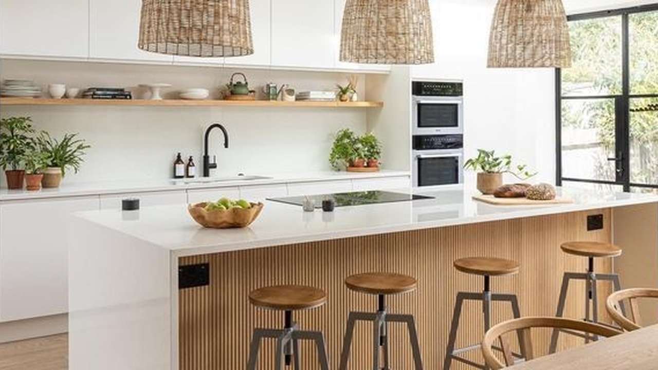 Dapur Minimalis Gaya Scandinavian Chic (Credit: Pinterest/Lynn Clark)