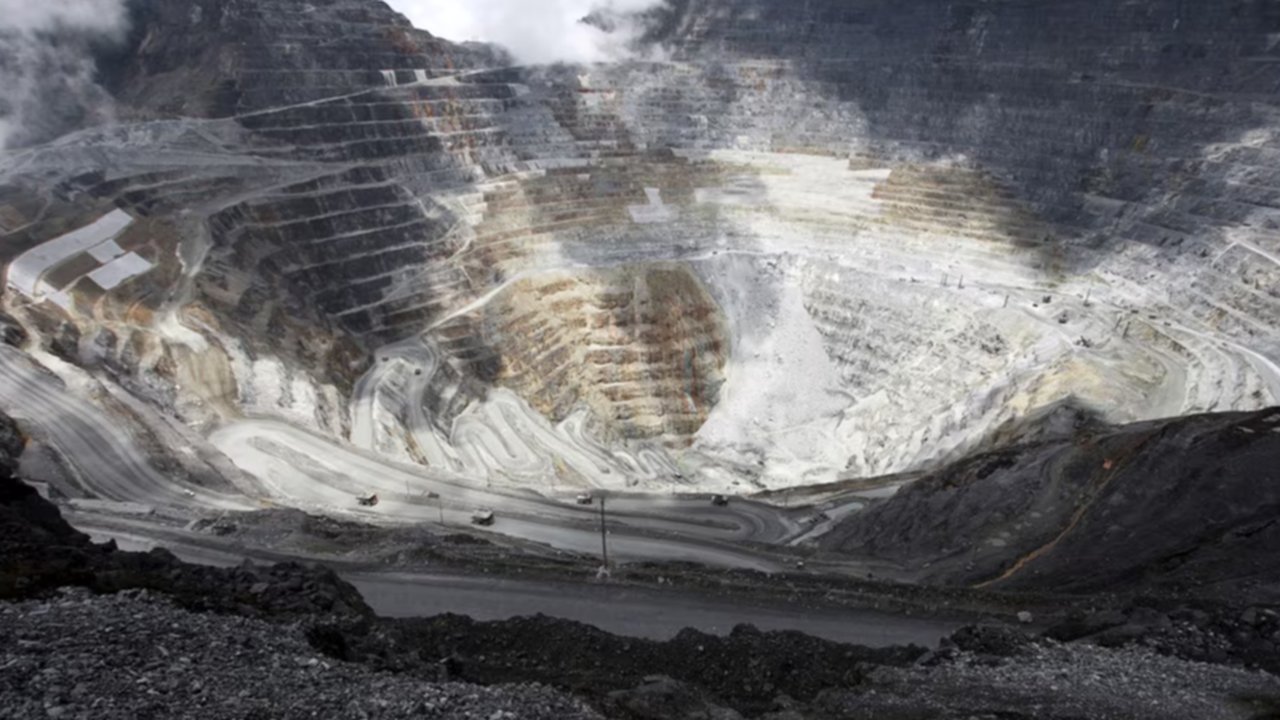 tambang grasberg di mimika papua