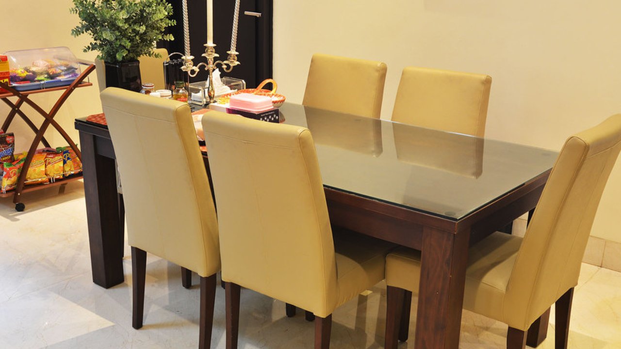 Rumah Selebriti magdalena, ruang makan& meja makan