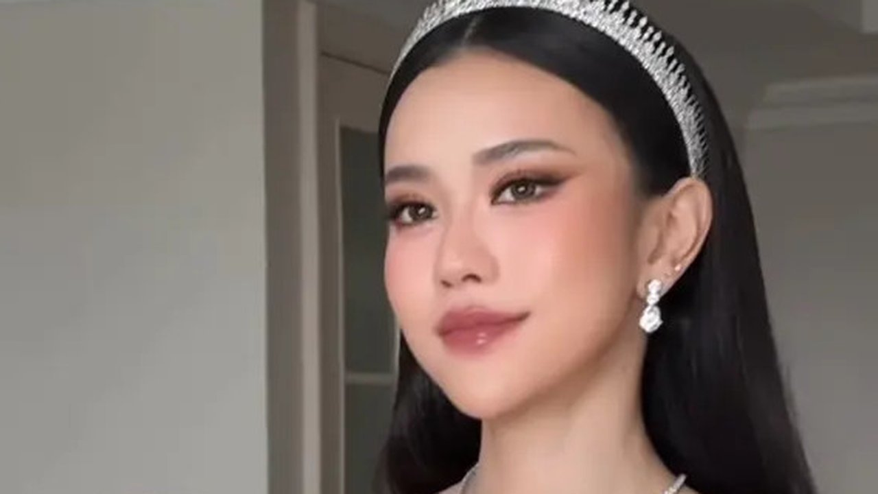 Gaun Putih Jessica Jane di Hari Pernikahannya Bersama Erwin Phan. [@imelvilentcia]