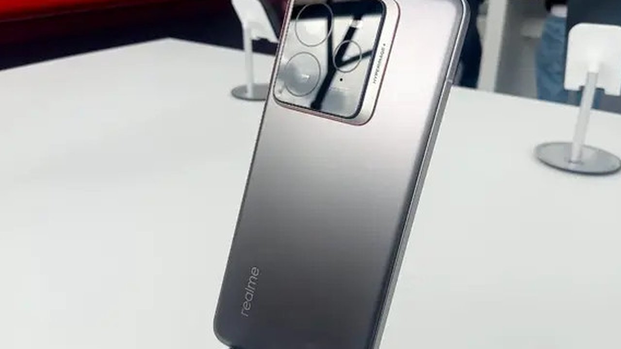Realme meluncurkan smartphone GT 7 Pro di Bukit Jalil, Malaysia, Senin (18/11/2024) (Liputan6.com/Jonathan Pandapotan Purba)