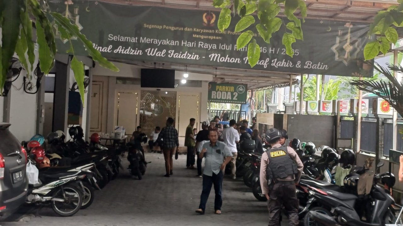 KPK Geledah Kantor KONI Jatim
