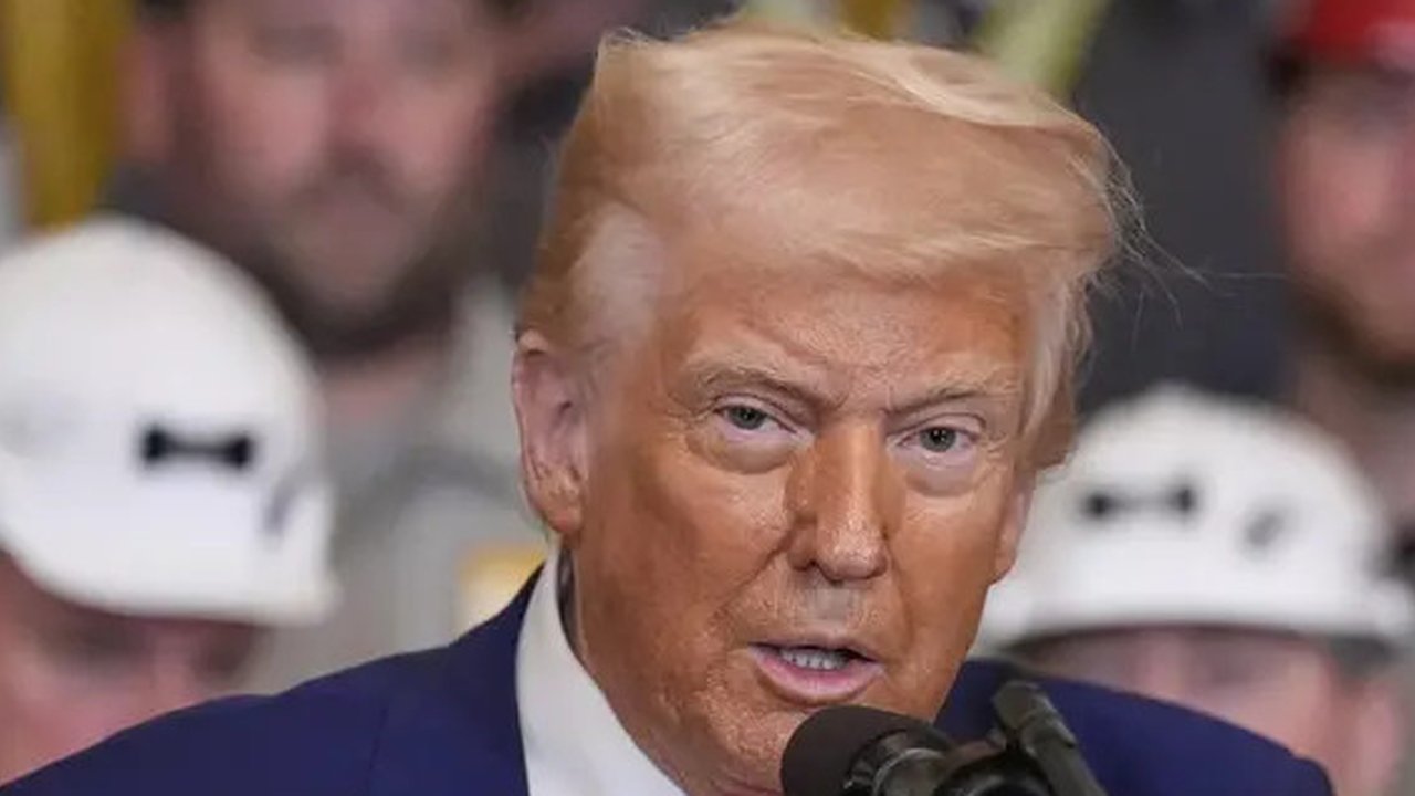 Trump Kecam China Usai Batalkan Kontrak dengan Boeing, 