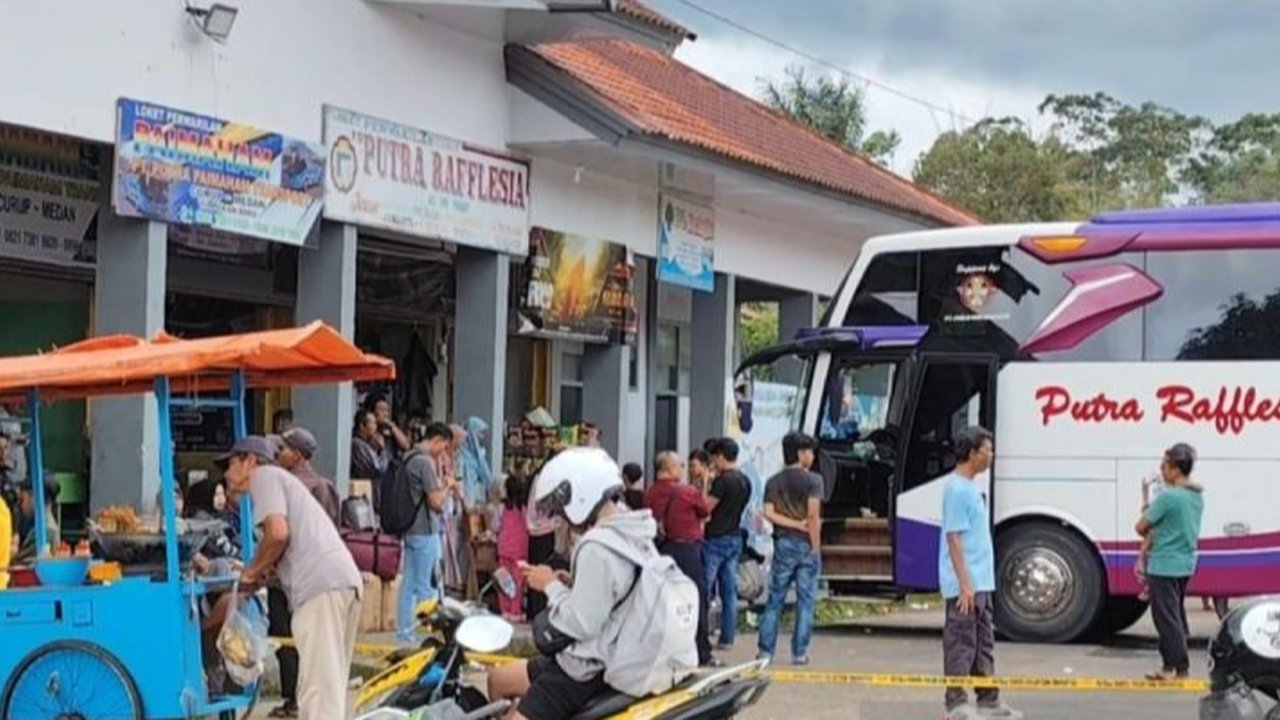 Arus balik Lebaran Idul Fitri 1446 H di Terminal Simpang Nangka, Rejang Lebong, Bengkulu, mengalami penurunan dengan jumlah penumpang mencapai 2.346 orang.
