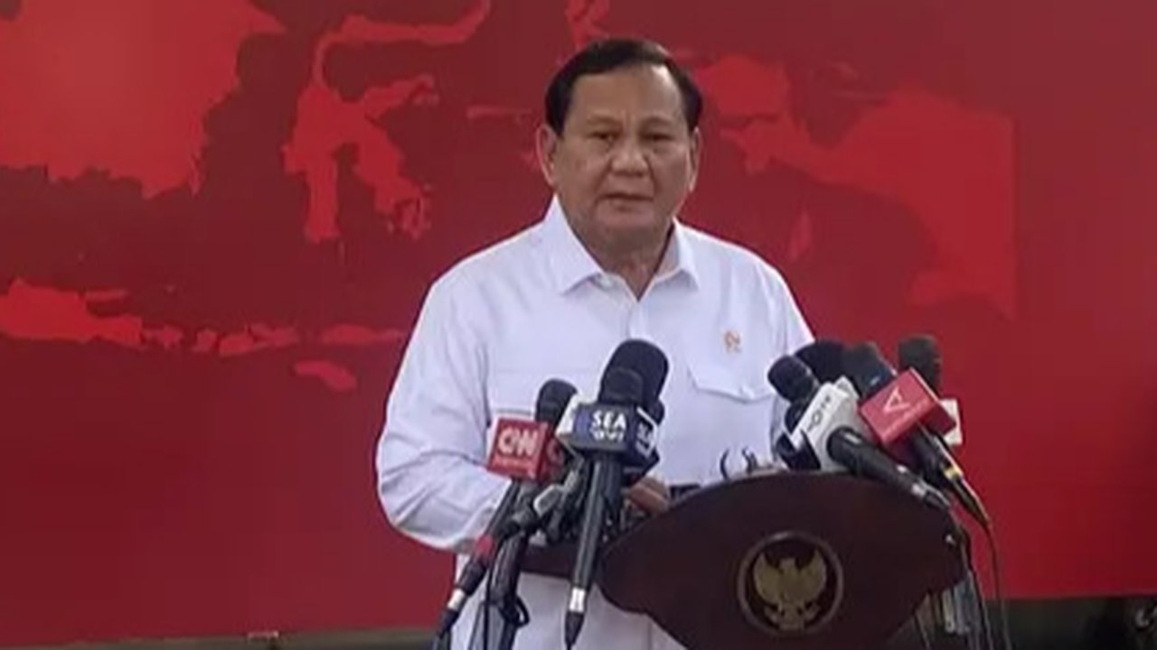 Presiden Prabowo Subianto bertemu mahasiswa Indonesia yang tengah menempuh pendidikan di Universitas Al-Azhar, Kairo, Mesir, Rabu, 18 Desember 2024. (Dok: Biro Pers)