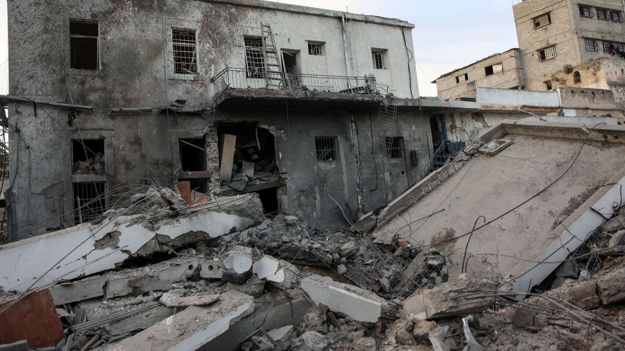 Kondisi Rumah Sakit Al-Ahli yang hancur lebur setelah menjadi target serangan butal Israel di Jalur Gaza, Palestina, pada 13 April 2025.