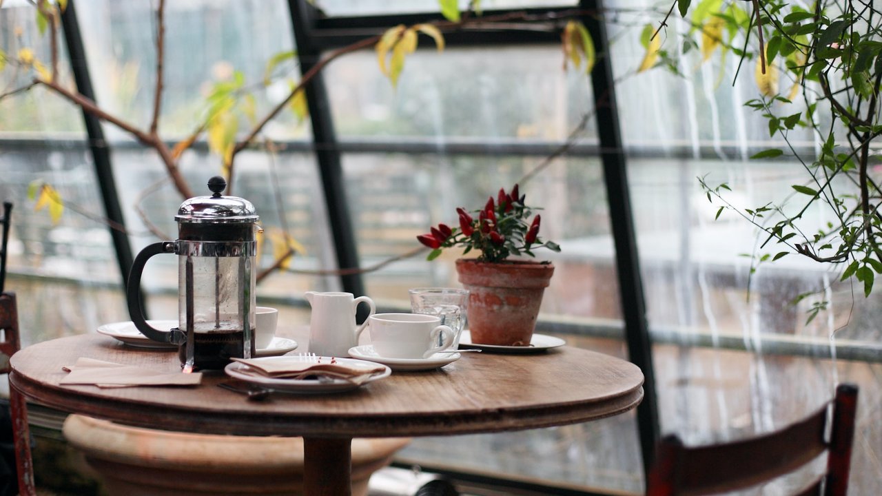 Ilustrasi kafe. (dok. Unsplash.com/Kris Atomic)