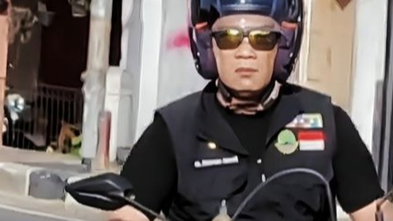 10 Potret Ridwan Kamil Naik Motor, Gayanya Bikin Anak Muda Minder!