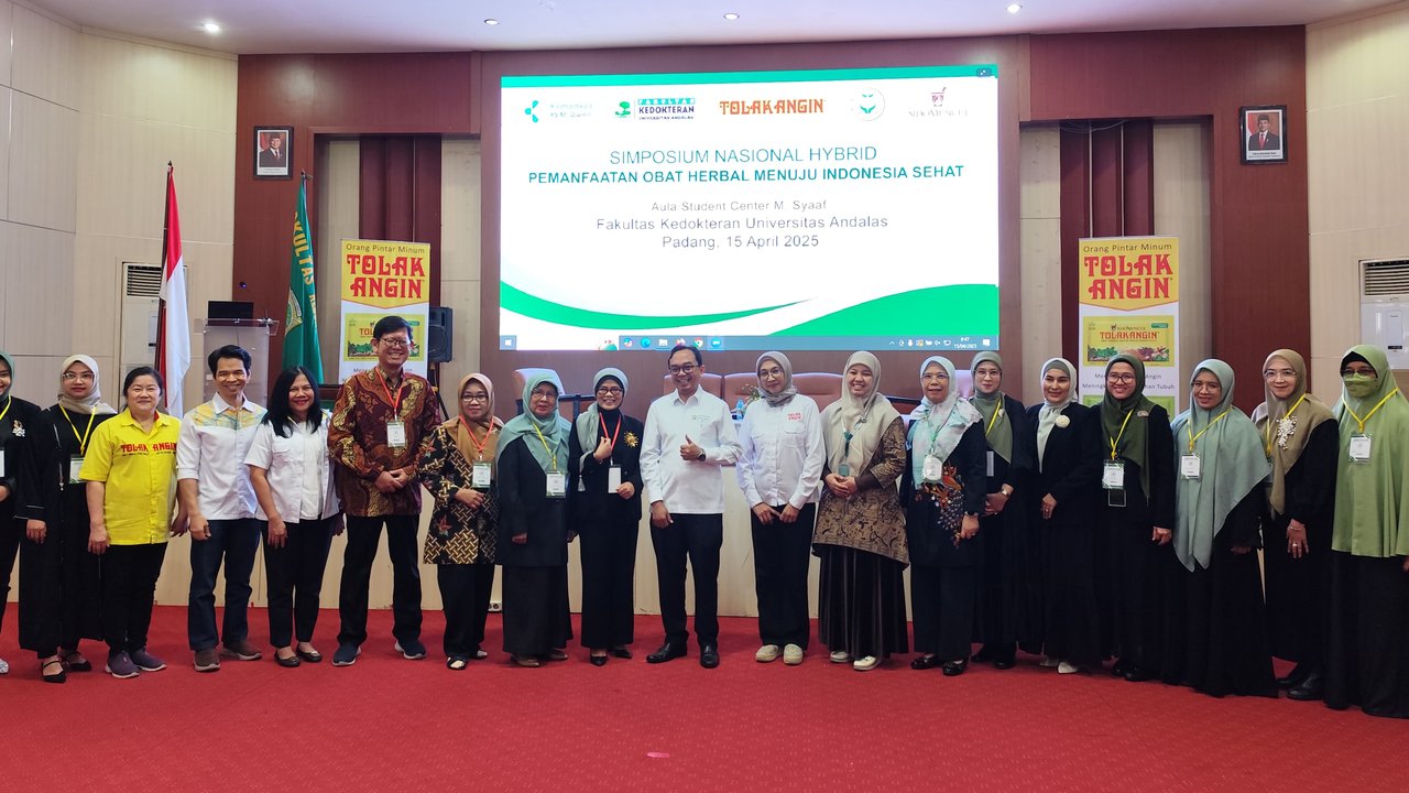 Simposium Nasional Hybrid Pemanfaatan Obat Herbal Menuju Indonesia Sehat di Fakultas Kedokteran Universitas Andalas, Padang, Sumatra Barat, Selasa (15/4/2025).