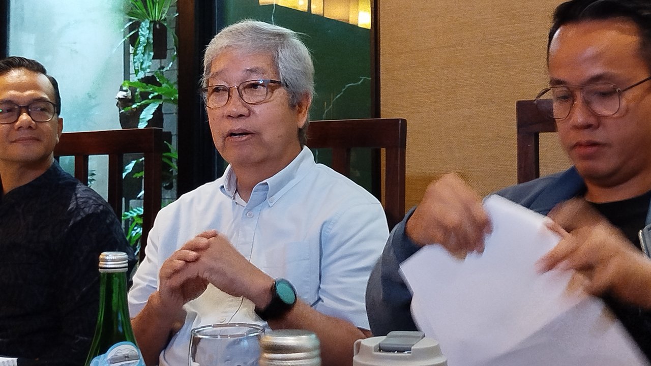 Pendiri Oriental Circus Indonesia (OCI), Tony Sumampouw