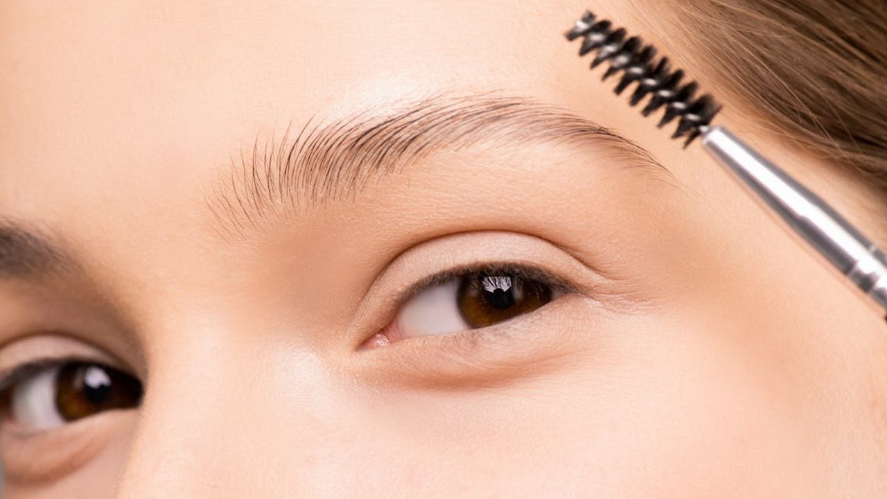 Ilustrasi Menumbuhkan Alis