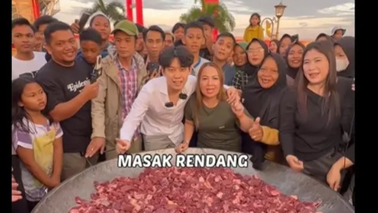 Ustaz Abdul Somad atau karib disapa UAS (https://www.instagram.com/p/CV5K-BnvdgE/))