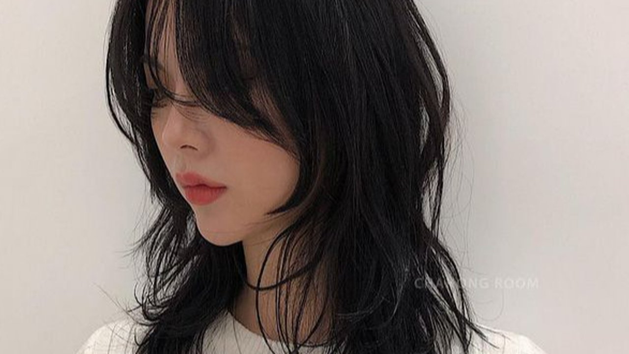 Gaya Rambut Wolf Cut Kembali Hits! Ini 5 Variasi Tampilannya yang Wajib Dicoba