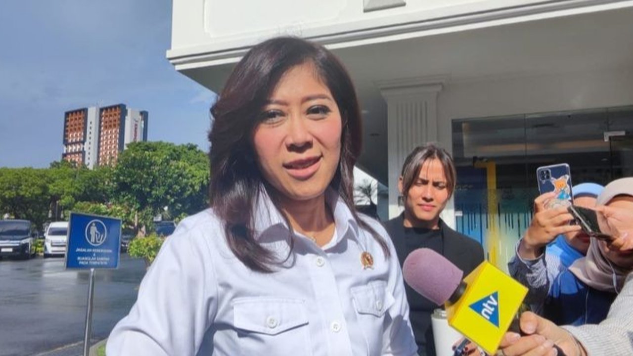 Menteri Kominfo Meutya Hafid meminta biro humas pemerintah pusat dan daerah untuk aktif menangkal misinformasi di media sosial demi melindungi hak masyarakat atas informasi yang benar.