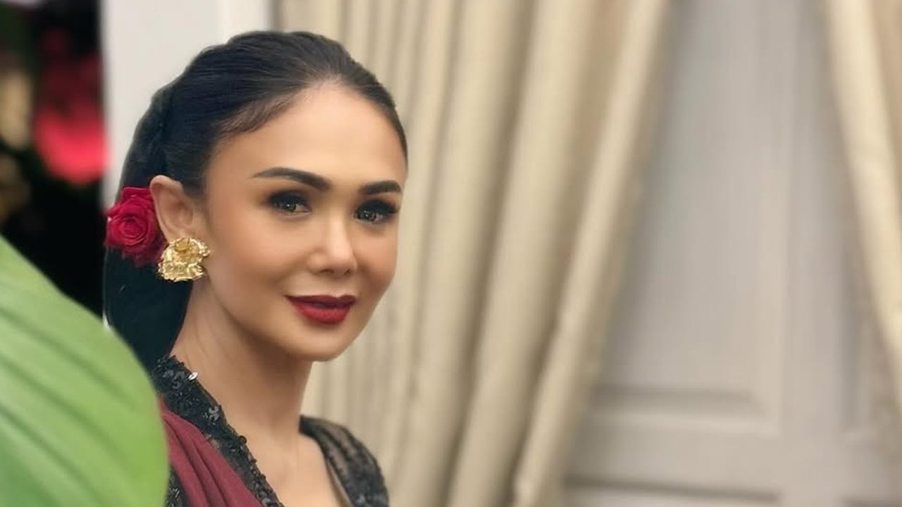 7 Potret Cantik Yuni Shara dengan Kebaya dan Baju Adatnya, Bisa Jadi Inspirasi Tampil Elegan