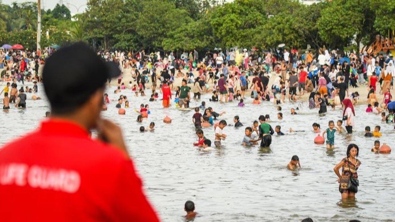 Ancol optimis akan kedatangan 660 ribu pengunjung selama libur Lebaran 1446 H, dengan peningkatan signifikan di hari kedua Lebaran.
