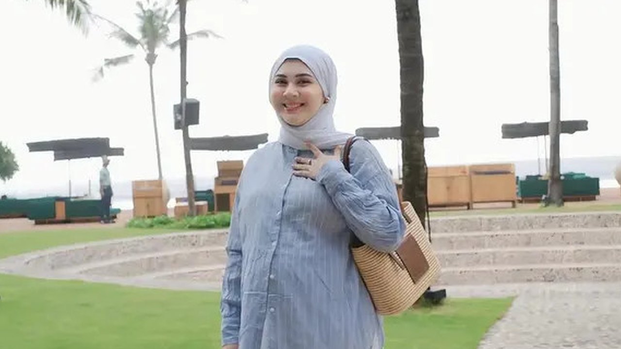 Potret Pemain Sinetron Lawas Lupus Milenia Berhijab. (Sumber: Instagram/dewisandra/kesharatuliu05)