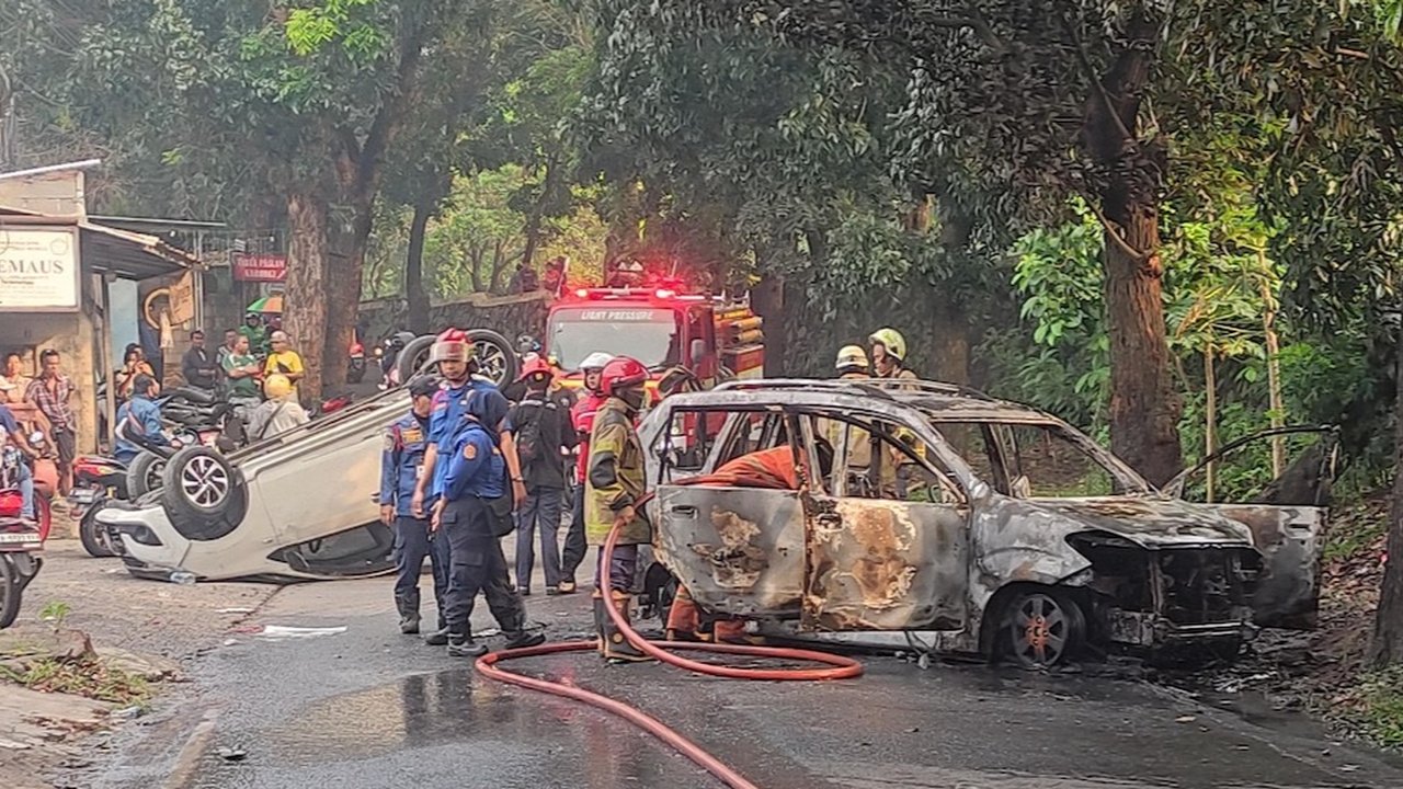 Duduk Perkara Penyebab Awal 3 Mobil Polisi di Depok Dibakar Warga