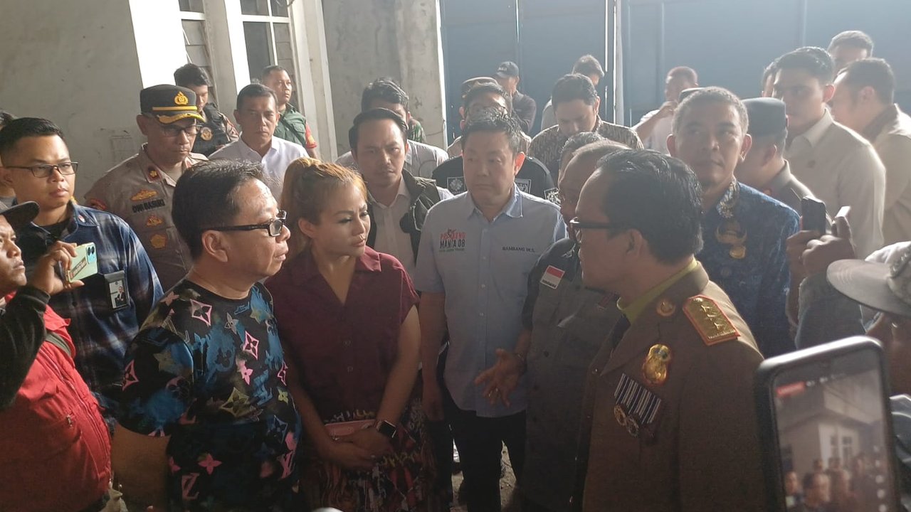 VIDEO: Emosi Wamenaker Galak Geruduk Pabrik Jan Hwa Diana Tahan Ijazah: Negara Tak Dihargai!