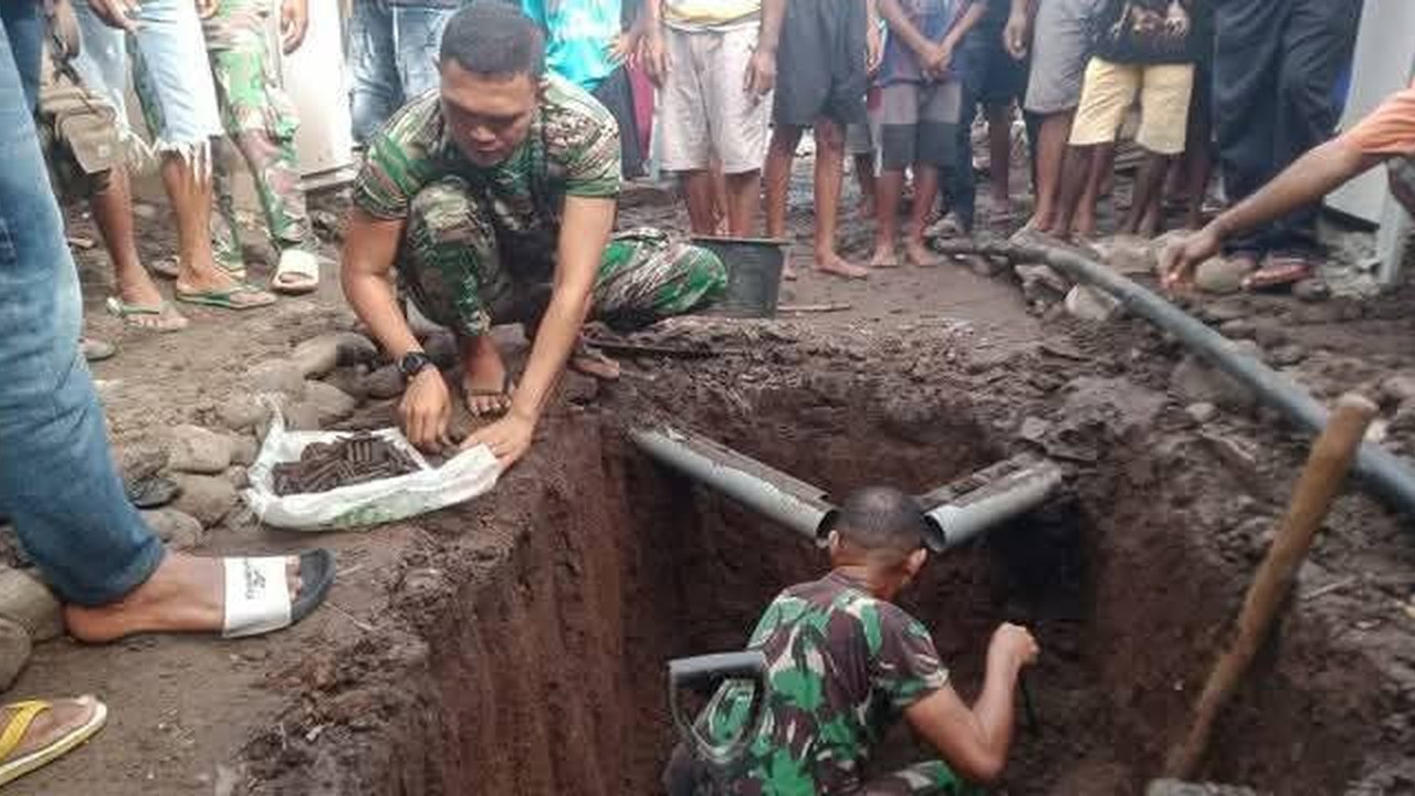 Pengungsi Gunung Lewotobi Temukan 393 Butir Peluru dan 16 Granat Saat Gali Lubang WC
