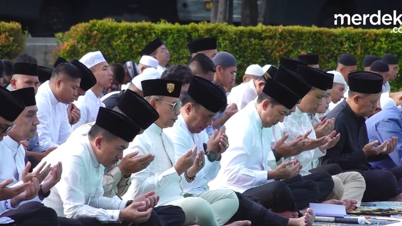 VIDEO: Momen Wakapolri dan Jenderal Polisi Mabes Salat Id Bersama, Dengar Ceramah Soal Kejujuran