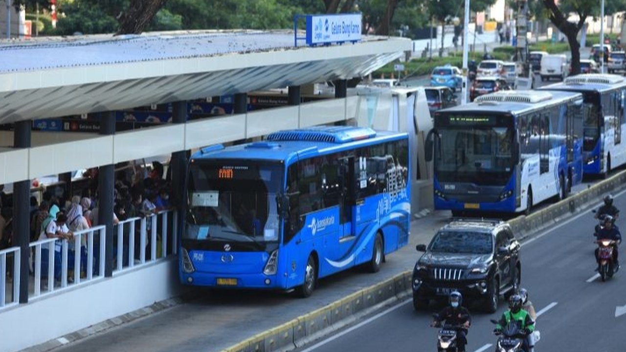 Kabar Gembira, Khusus Besok Tarif Transjakarta Rp1 buat Penumpang Wanita dan Berlaku Sampai Pukul 00.00 WIB