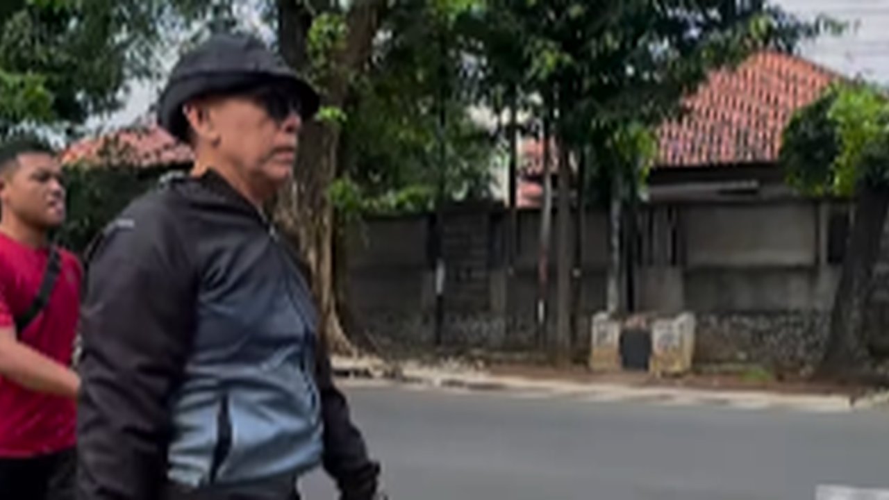 Momen Jenderal Polisi Jogging Pagi, Bertemu Junior Langsung Beri Hadiah