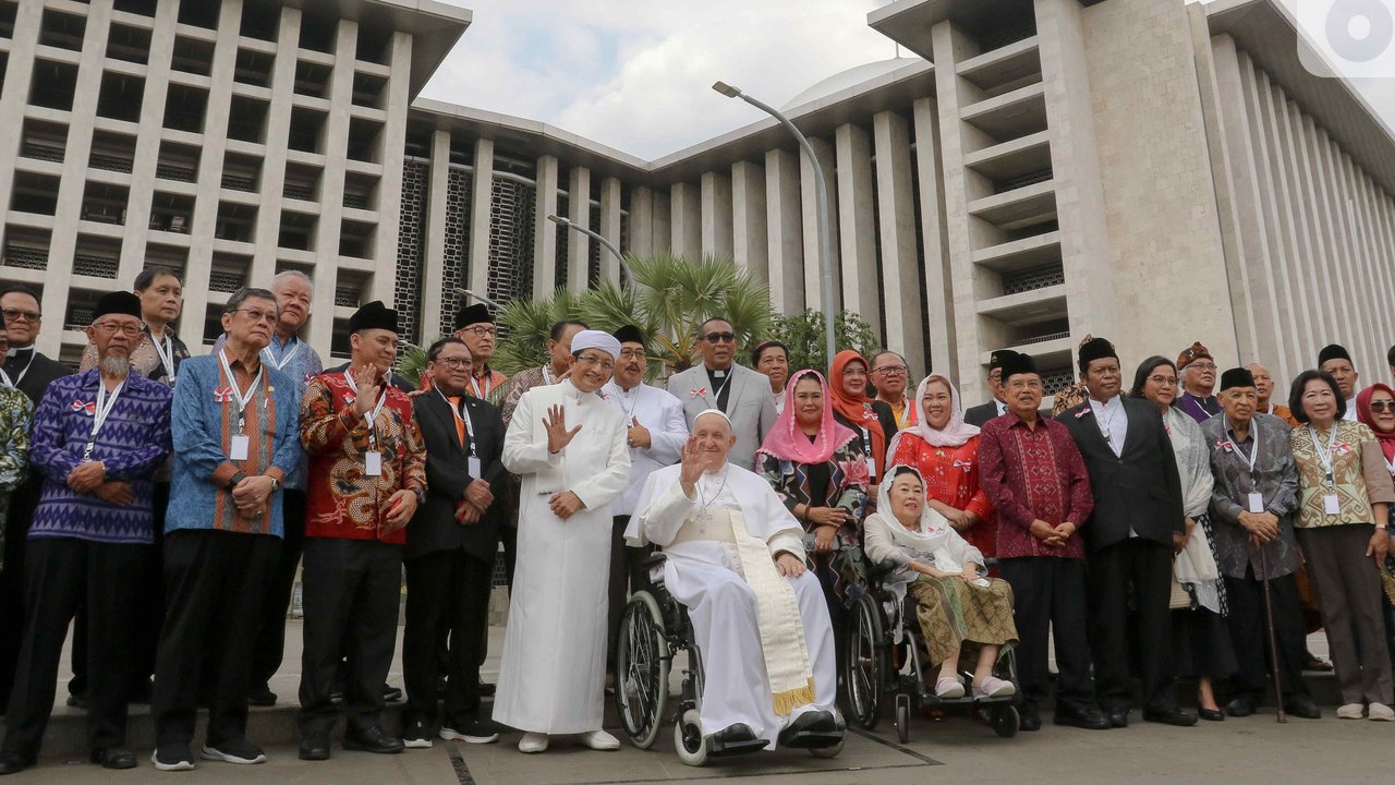 Paus Fransiskus di Masjid Istiqlal
