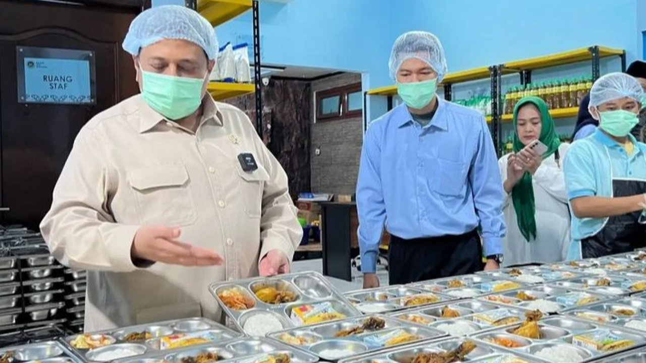 BPJPH menekankan pentingnya standar halal dalam program Makan Bergizi Gratis (MBG) demi menjamin kesehatan dan tumbuh kembang anak, serta melakukan peninjauan langsung ke dapur penyedia MBG.