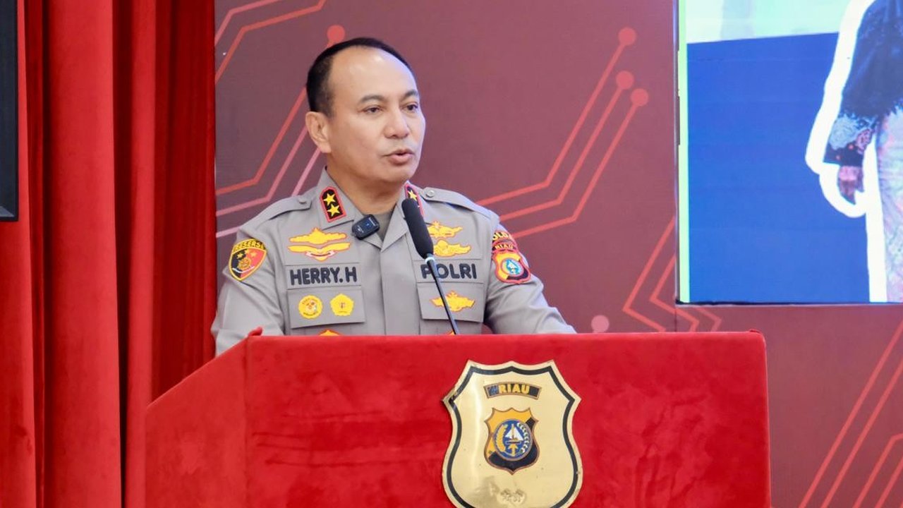 Kapolda Riau Irjen Pol Dr Herry Heryawan