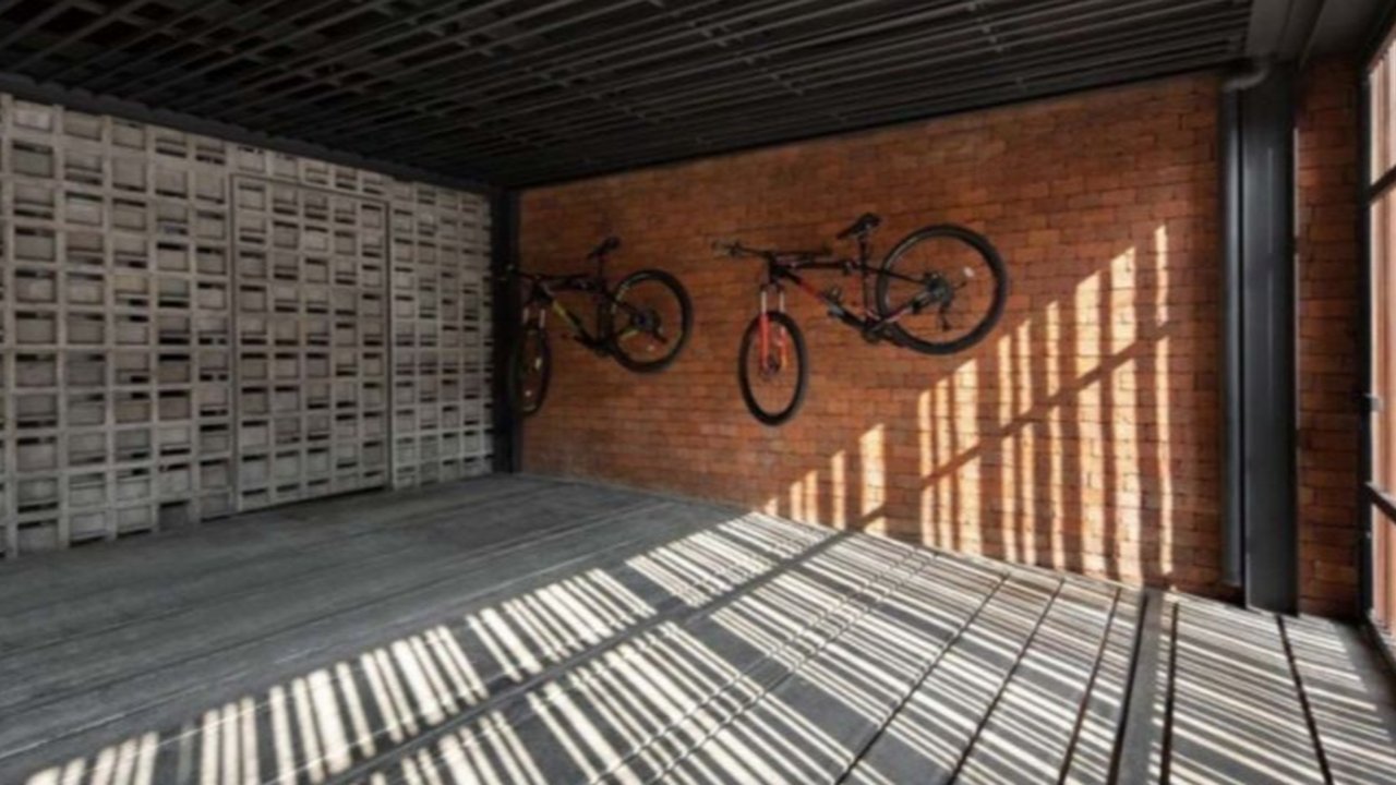 Desain Garasi dengan Gaya Industrial