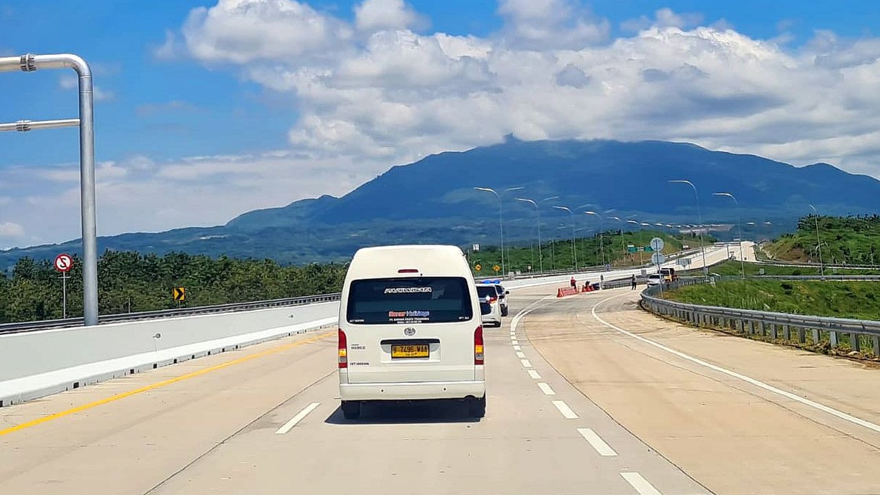 Hati-hati dengan Lane Hogger! Bahaya di Jalan Tol dan Solusi untuk Mengatasinya
