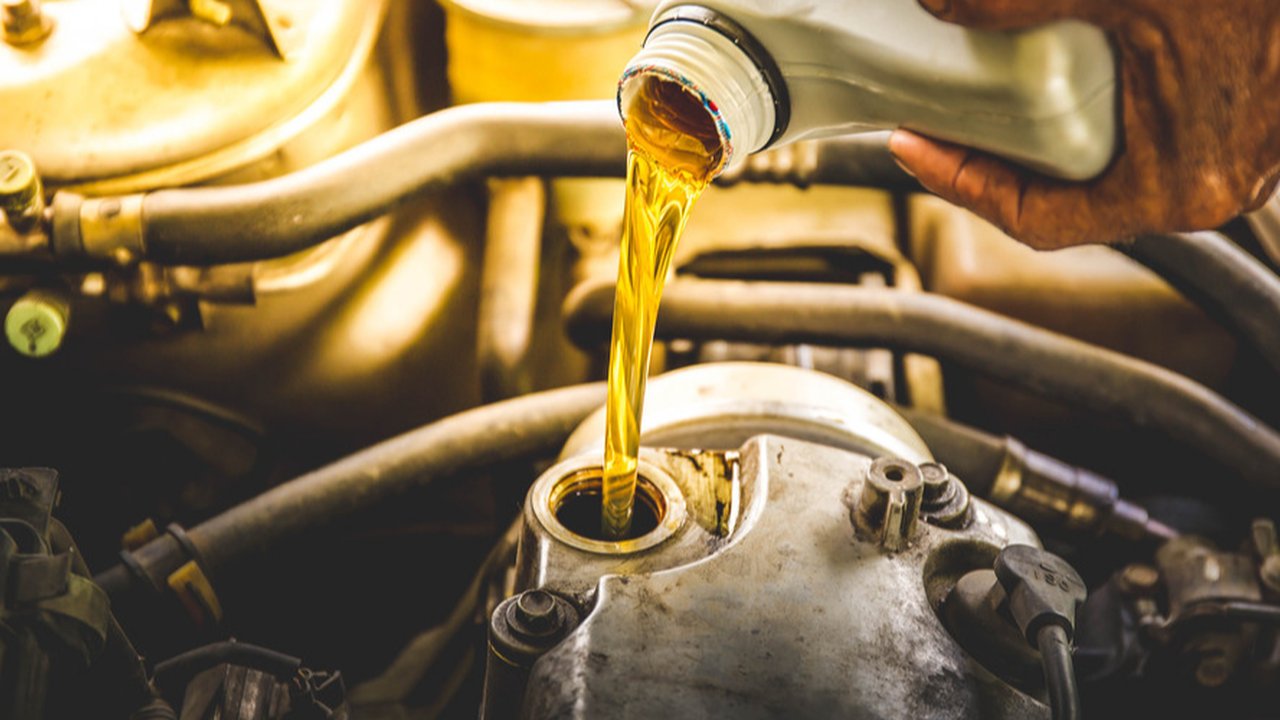 Kriteria Mobil yang Cocok Gunakan Oli Sintetik dan Mineral