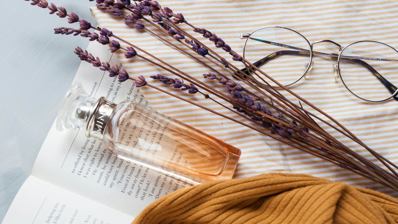 Ilustrsi parfum pria. (c)AllaSerebrina/Depositphotos.com
