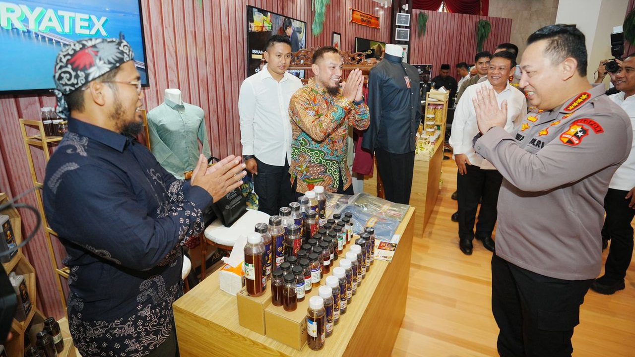 Potret Mantan Teroris Insaf Kini Jualan UMKM, Kapolri Langsung Kasih Bantuan Modal