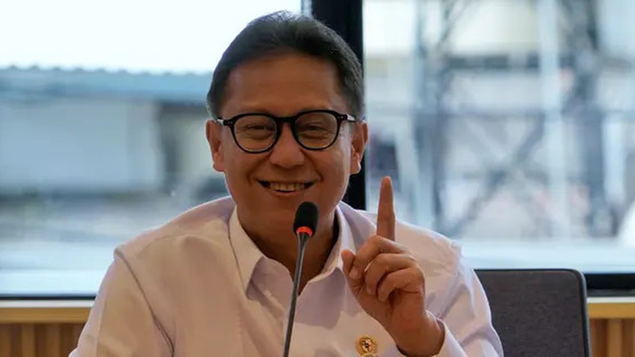 Menteri Kesehatan Budi Gunadi Sadikin mengungkapkan kadar kolesterol LDL ideal di bawah 100 mg/dL. Rutin pemeriksaan kesehatan penting untuk deteksi dini penyakit dan meraih harapan hidup 74